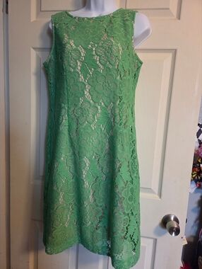New York & Company Sleeveless Green Lined Lace Sheath Dress Size 6